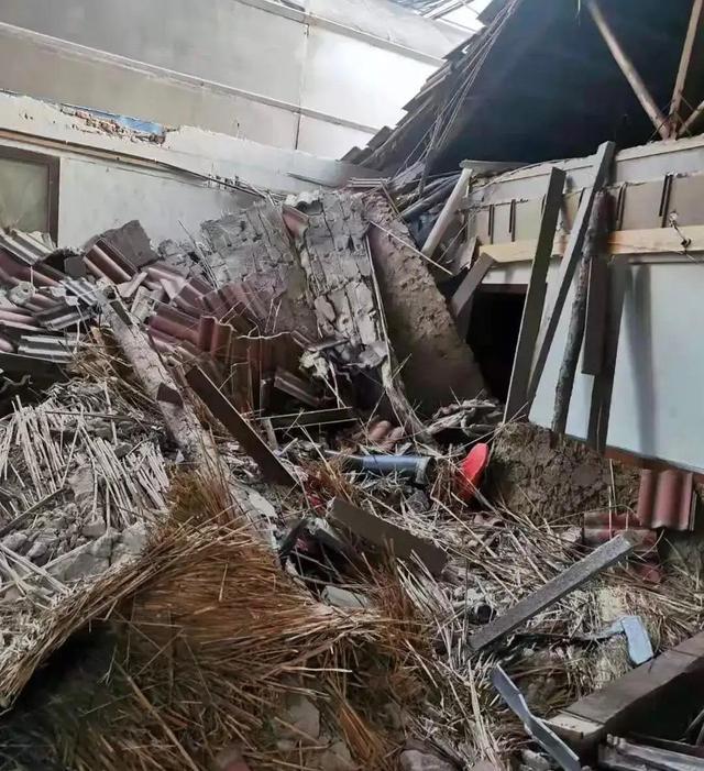 揪心！豆腐渣工程坍塌致3歲孩童身亡，引人深思