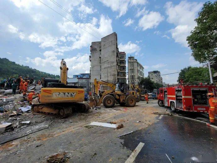 湖南郴州一幢自建房突然倒塌，農(nóng)村自建房屋如何自救？
